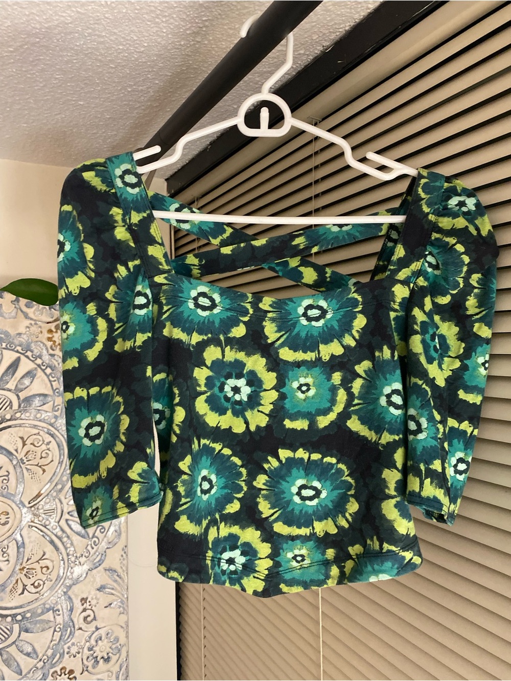 Like-New Free People Size S Green & Teal Floral Square-Neck Top